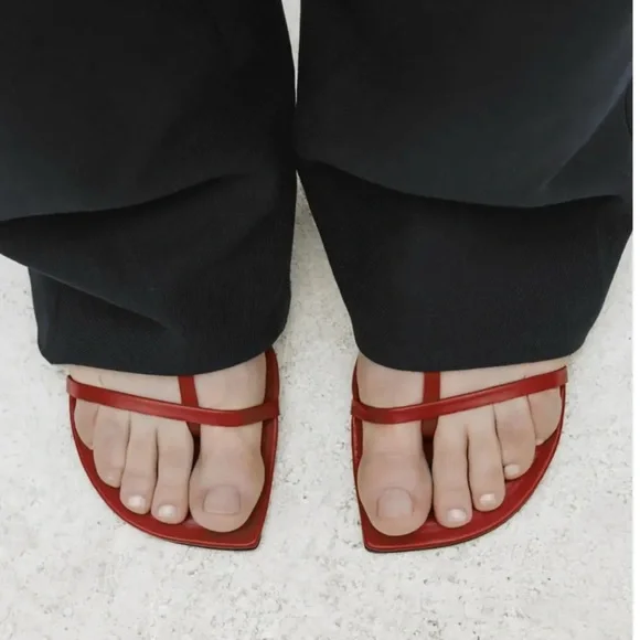 Massimo Dutti Limited Edition Red Leather Sandal - Picture 3 of 8